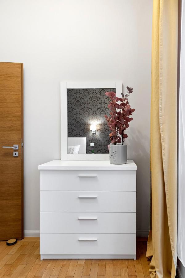 בוקרשט City Heart Retreat Elegant Apartment מראה חיצוני תמונה