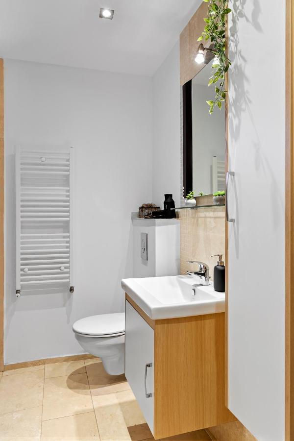 בוקרשט City Heart Retreat Elegant Apartment מראה חיצוני תמונה